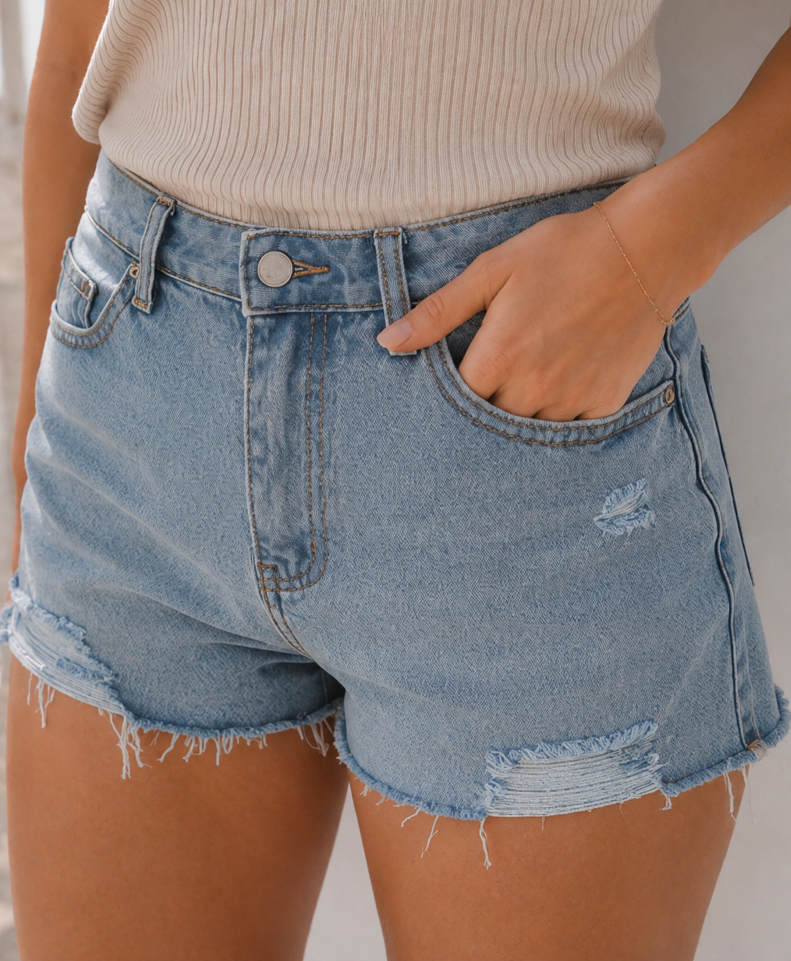 Short en jean foncée - trouée