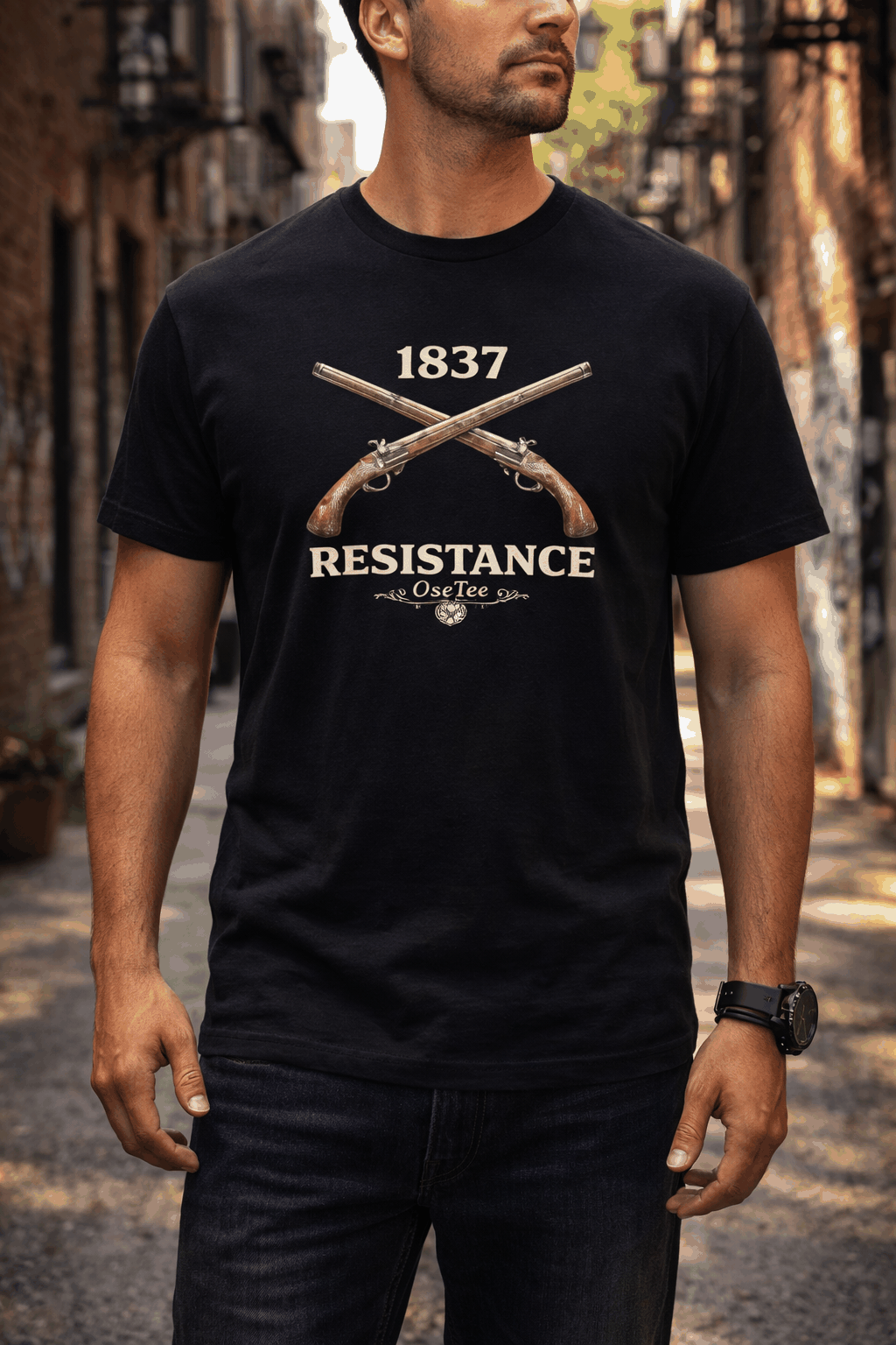 T-shirt 1837 Résistance unisexe avec fusils croisés, symbole de la résistance des Patriotes québécois en style streetwear minimaliste.