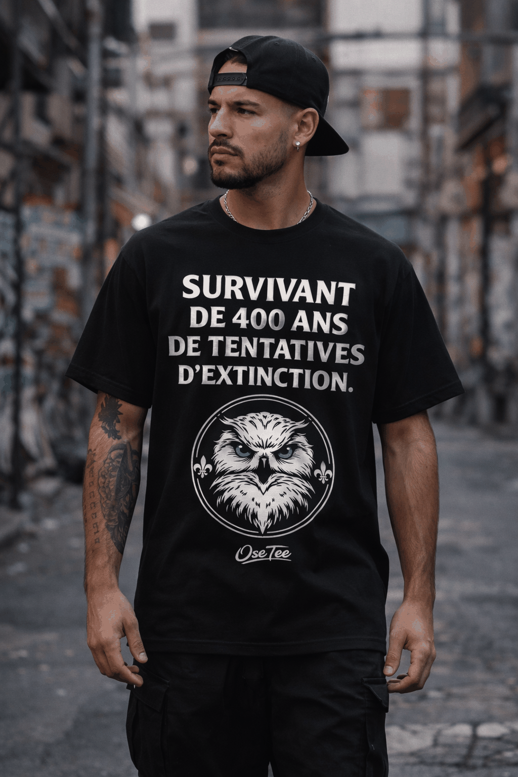 T-Shirt unisexe classique Survivant de 400 ans identité québécoise logo durable et confortable