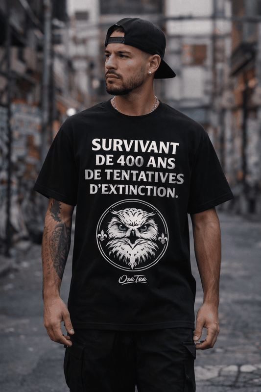 T-Shirt unisexe classique Survivant de 400 ans identité québécoise logo durable et confortable