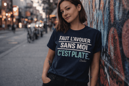 T-shirt humour québécois avec message « Faut l’avouer, sans moi c’est plate » style streetwear Humeur OseTee