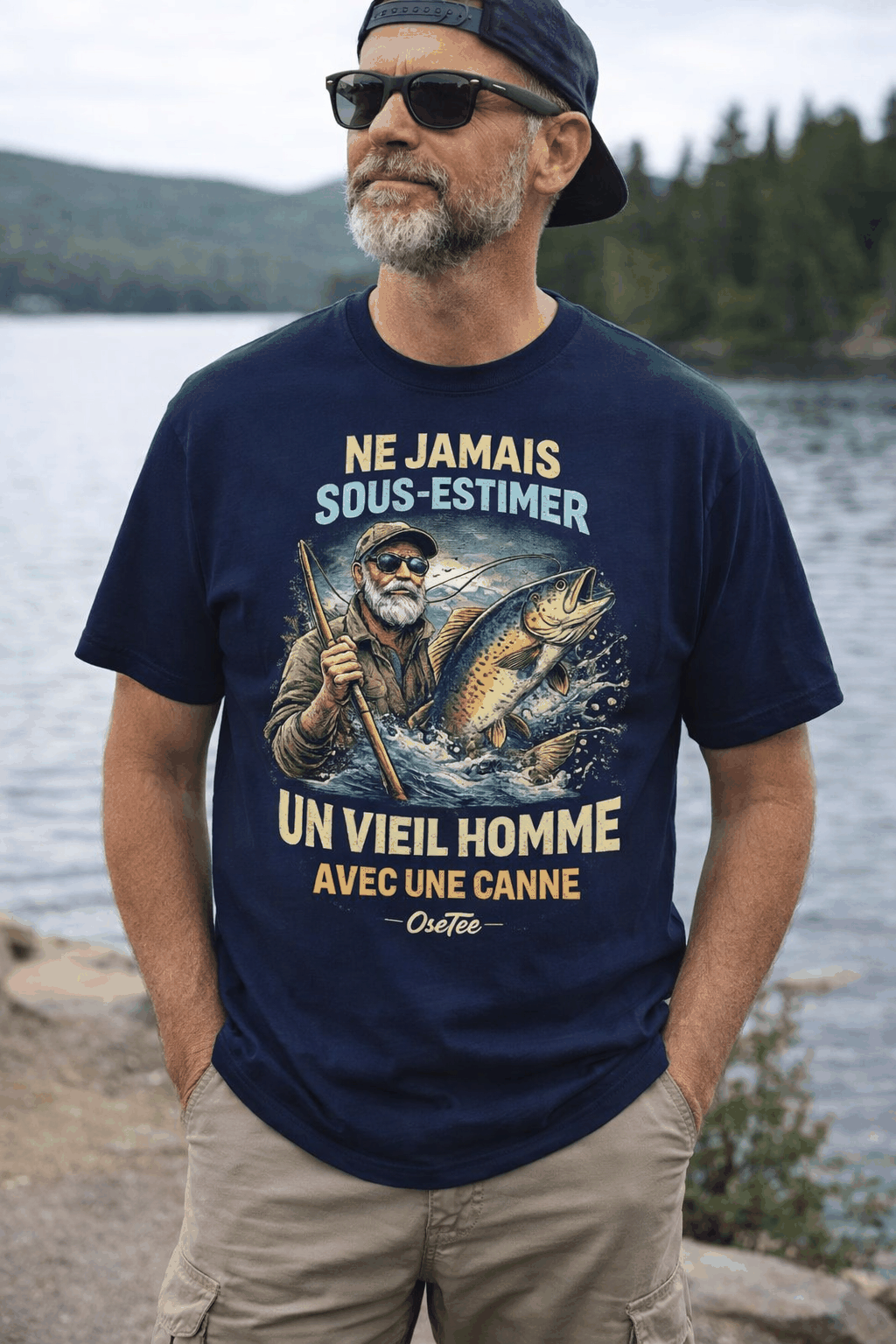 T-shirt unisexe Ne jamais sous-estimer un vieil homme avec une canne pêcheur expérimenté design humoristique streetwear
