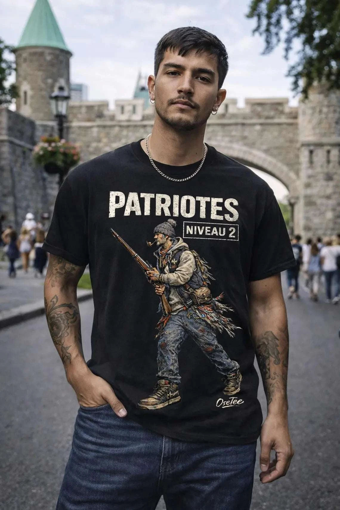 Patriotes Niveau 2 T-shirt with harfang des neiges and fleur de lys design, streetwear style