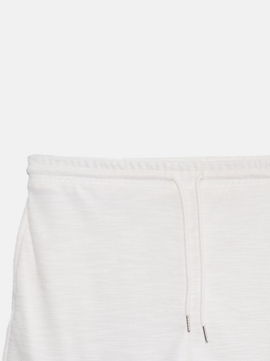 short blanc texturé